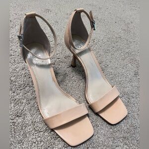Vince Camuto size 7.5 Elegant Nude Ankle Strap Heels